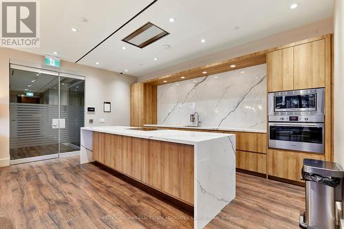 603 - 21 Park Street E, Mississauga, ON - Indoor Photo Showing Kitchen