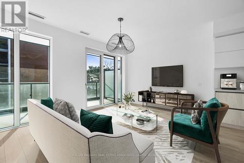 603 - 21 Park Street E, Mississauga, ON - Indoor Photo Showing Living Room