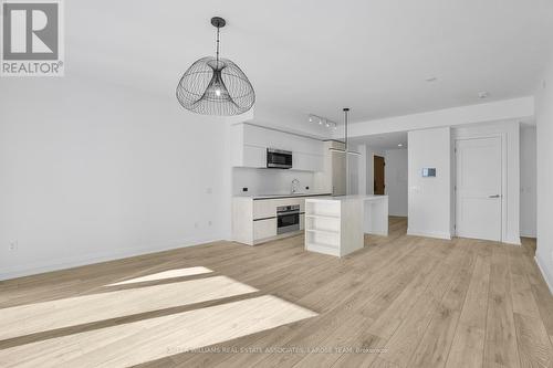 603 - 21 Park Street E, Mississauga, ON - Indoor Photo Showing Kitchen