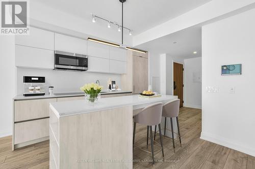 603 - 21 Park Street E, Mississauga, ON - Indoor Photo Showing Kitchen