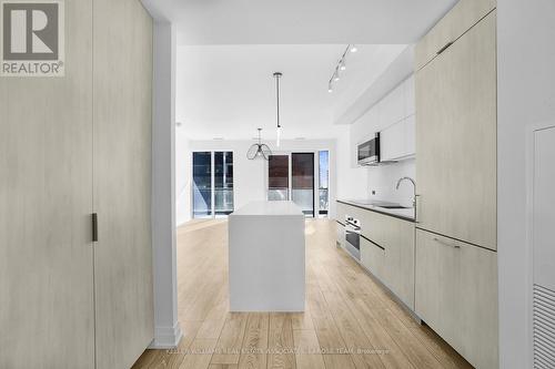 603 - 21 Park Street E, Mississauga, ON - Indoor Photo Showing Kitchen