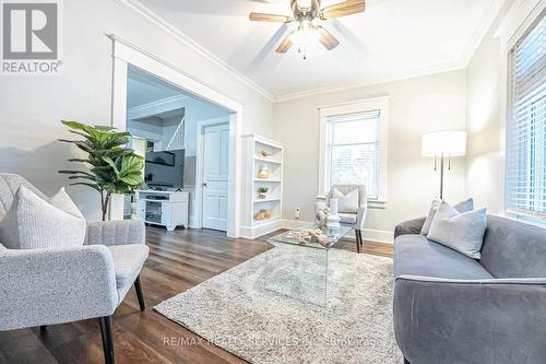 112 Court Street N, Milton, ON - Indoor Photo Showing Living Room