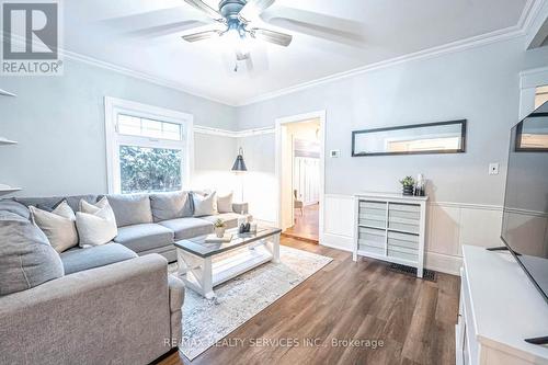 112 Court Street N, Milton, ON - Indoor Photo Showing Living Room