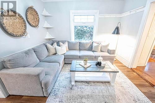 112 Court Street N, Milton, ON - Indoor Photo Showing Living Room