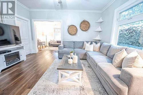 112 Court Street N, Milton, ON - Indoor Photo Showing Living Room