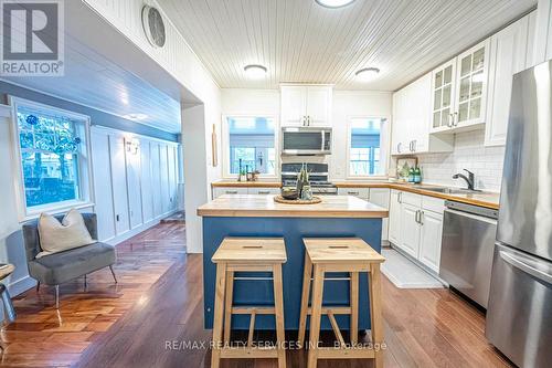 112 Court Street N, Milton, ON - Indoor Photo Showing Kitchen With Stainless Steel Kitchen With Upgraded Kitchen