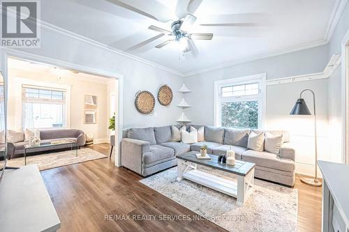 112 Court Street N, Milton, ON - Indoor Photo Showing Living Room