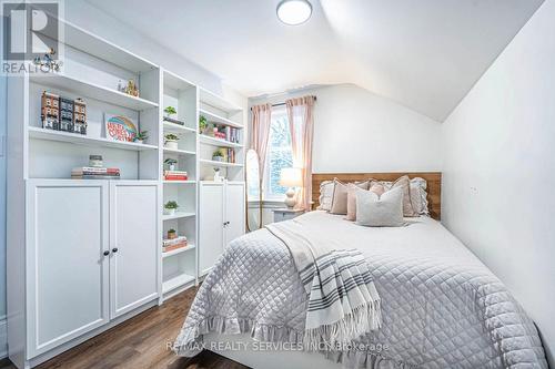 112 Court Street N, Milton, ON - Indoor Photo Showing Bedroom