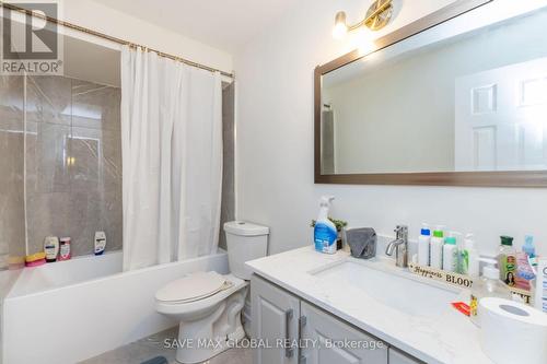 30 Rodwell Court, Brampton, ON - Indoor Photo Showing Bathroom