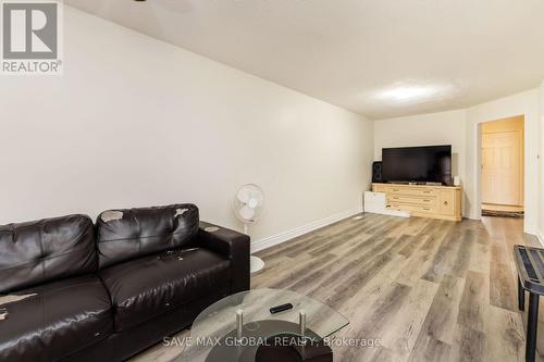 30 Rodwell Court, Brampton, ON - Indoor Photo Showing Living Room