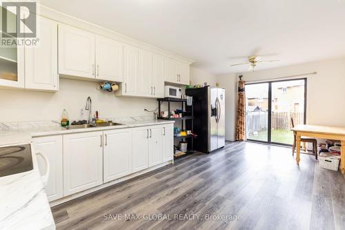 30 Rodwell Court, Brampton, ON - Indoor Photo Showing Kitchen With Double Sink