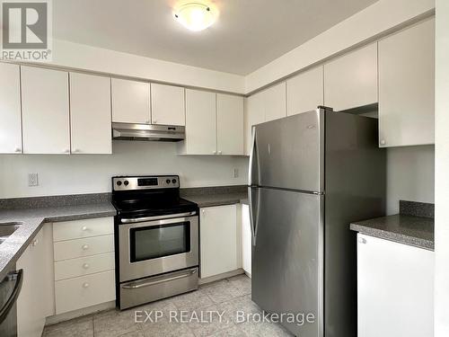 35 - 6060 Snowy Owl Crescent, Mississauga, ON - Indoor Photo Showing Kitchen