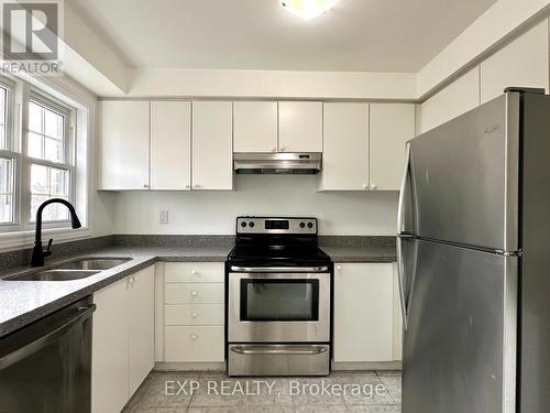 35 - 6060 Snowy Owl Crescent, Mississauga, ON - Indoor Photo Showing Kitchen With Double Sink