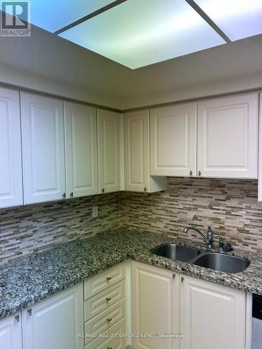 2207 - 135 Hillcrest Avenue, Mississauga, ON - Indoor Photo Showing Kitchen With Double Sink With Upgraded Kitchen