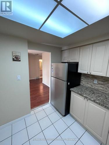 2207 - 135 Hillcrest Avenue, Mississauga, ON - Indoor Photo Showing Kitchen