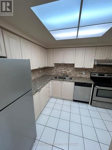 2207 - 135 Hillcrest Avenue, Mississauga, ON - Indoor Photo Showing Kitchen