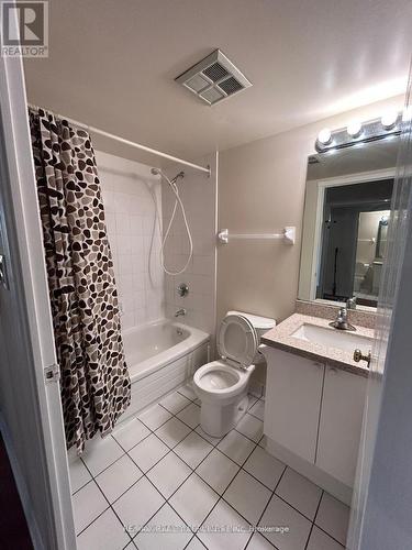 2207 - 135 Hillcrest Avenue, Mississauga, ON - Indoor Photo Showing Bathroom