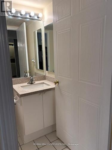 2207 - 135 Hillcrest Avenue, Mississauga, ON - Indoor Photo Showing Bathroom