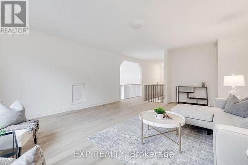 44 Magnolia Avenue, Adjala-Tosorontio, ON - Indoor Photo Showing Living Room