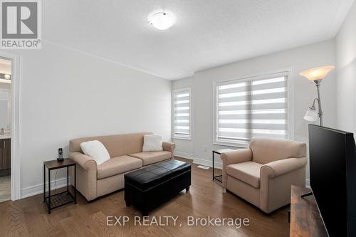 101 Kingknoll Crescent, Georgina, ON - Indoor Photo Showing Living Room