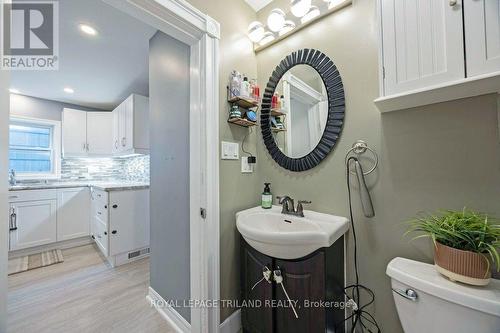 15 Balaclava Street, St. Thomas, ON - Indoor Photo Showing Bathroom