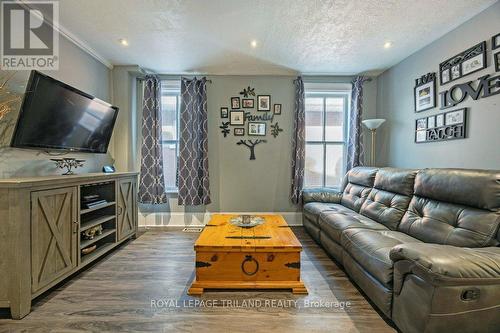 15 Balaclava Street, St. Thomas, ON - Indoor Photo Showing Living Room