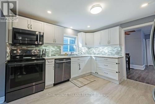 15 Balaclava Street, St. Thomas, ON - Indoor Photo Showing Kitchen