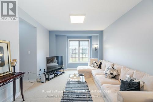 2 - 2220 Queensway Drive, Burlington, ON - Indoor Photo Showing Living Room