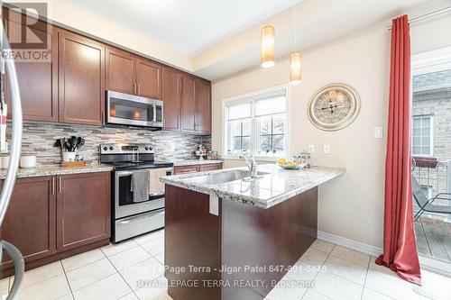 2 - 2220 Queensway Drive, Burlington, ON - Indoor Photo Showing Kitchen With Upgraded Kitchen