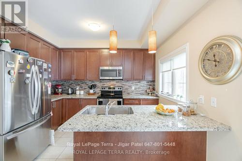 2 - 2220 Queensway Drive, Burlington, ON - Indoor Photo Showing Kitchen With Upgraded Kitchen