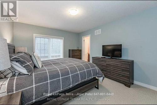 2 - 2220 Queensway Drive, Burlington, ON - Indoor Photo Showing Bedroom