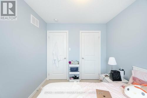 2 - 2220 Queensway Drive, Burlington, ON - Indoor Photo Showing Bedroom