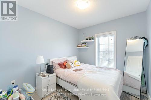 2 - 2220 Queensway Drive, Burlington, ON - Indoor Photo Showing Bedroom