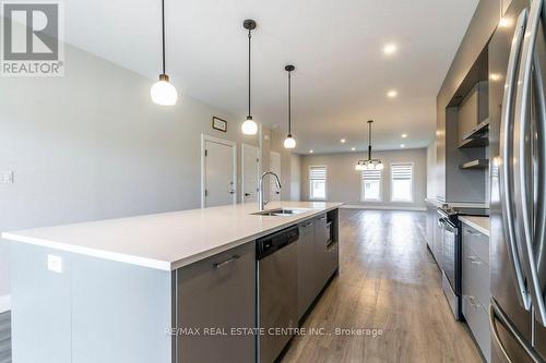 905 - 361 Quarter Town Line Road, Tillsonburg, ON - Indoor Photo Showing Kitchen With Double Sink With Upgraded Kitchen