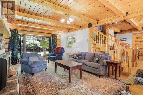 6758 Newton Road E, Champlain, ON - Indoor Photo Showing Living Room