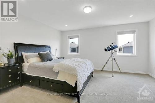 402 Cope Drive, Ottawa, ON - Indoor Photo Showing Bedroom