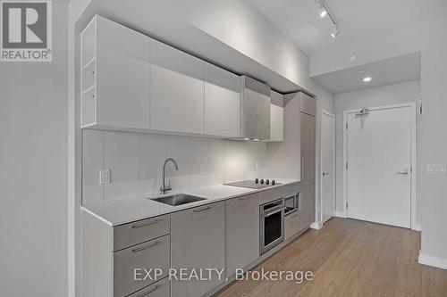 1120 - 19 Western Battery Road, Toronto, ON - Indoor Photo Showing Kitchen