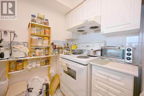 Ph8 - 3088 Kennedy Road, Toronto, ON - Indoor Photo Showing Kitchen