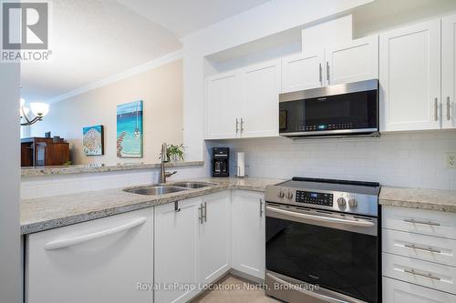 19 - 110 Napier Street, Blue Mountains (Thornbury), ON - Indoor Photo Showing Kitchen With Double Sink