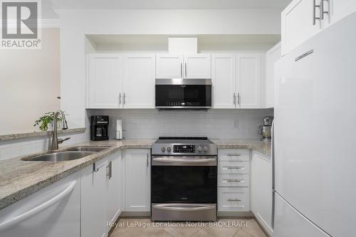 19 - 110 Napier Street, Blue Mountains (Thornbury), ON - Indoor Photo Showing Kitchen With Double Sink