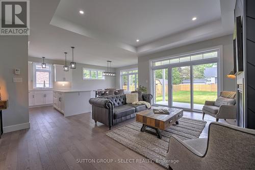 15 John Street S, Bluewater (Zurich), ON - Indoor Photo Showing Living Room