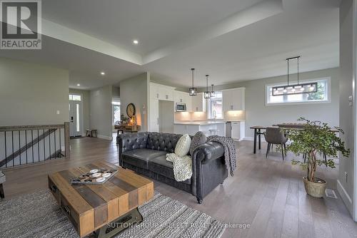 15 John Street S, Bluewater (Zurich), ON - Indoor Photo Showing Living Room