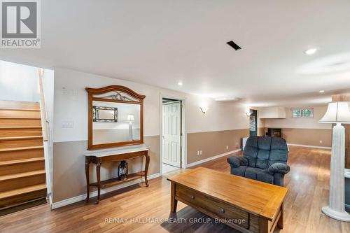 5003 Thunder Road, Ottawa, ON - Indoor Photo Showing Living Room