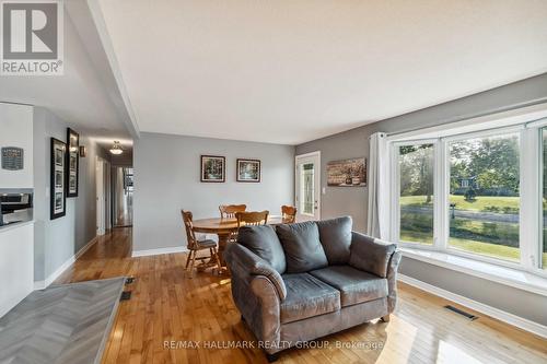 5003 Thunder Road, Ottawa, ON - Indoor Photo Showing Living Room