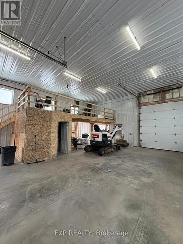 5601 Thunder Road, Ottawa, ON - Indoor Photo Showing Garage