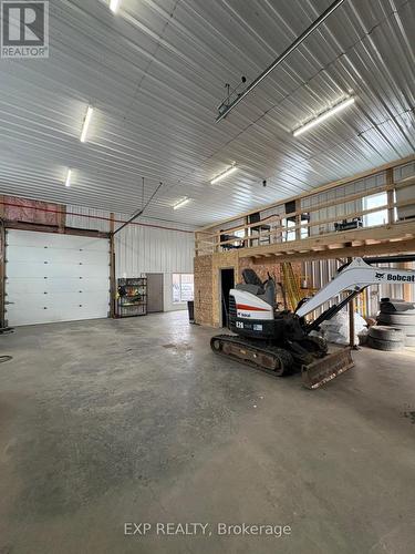 5601 Thunder Road, Ottawa, ON - Indoor Photo Showing Garage