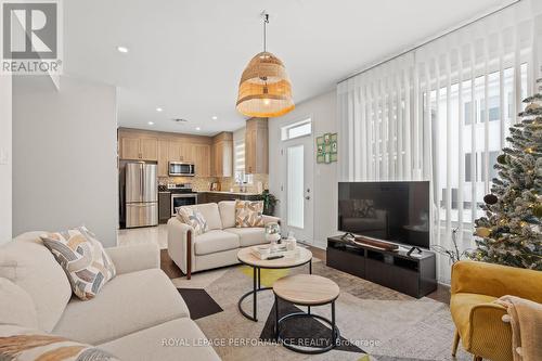 108 Rugosa Street, Ottawa, ON - Indoor Photo Showing Living Room