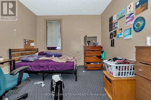 21 Raymond Street, Ottawa, ON - Indoor Photo Showing Bedroom