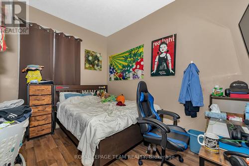 21 Raymond Street, Ottawa, ON - Indoor Photo Showing Bedroom