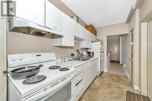 21 Raymond Street, Ottawa, ON - Indoor Photo Showing Kitchen